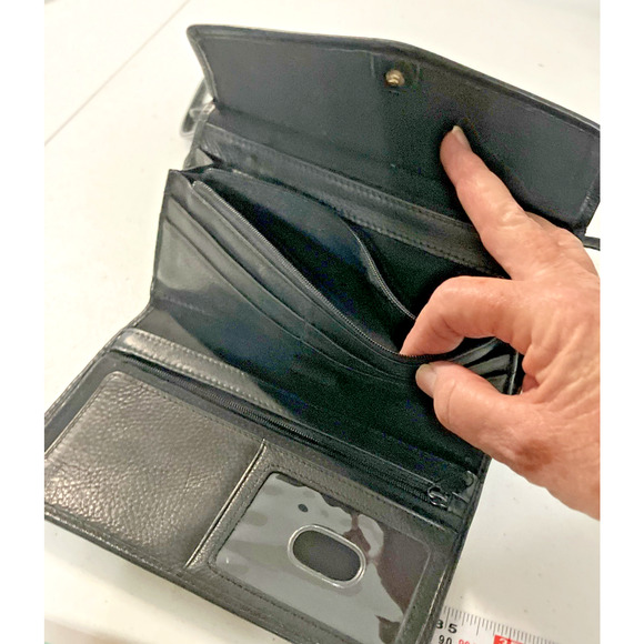 Fossil Black Leather Crossbody Wallet Organizer Purse with Removable Strap - Picture 5 of 8